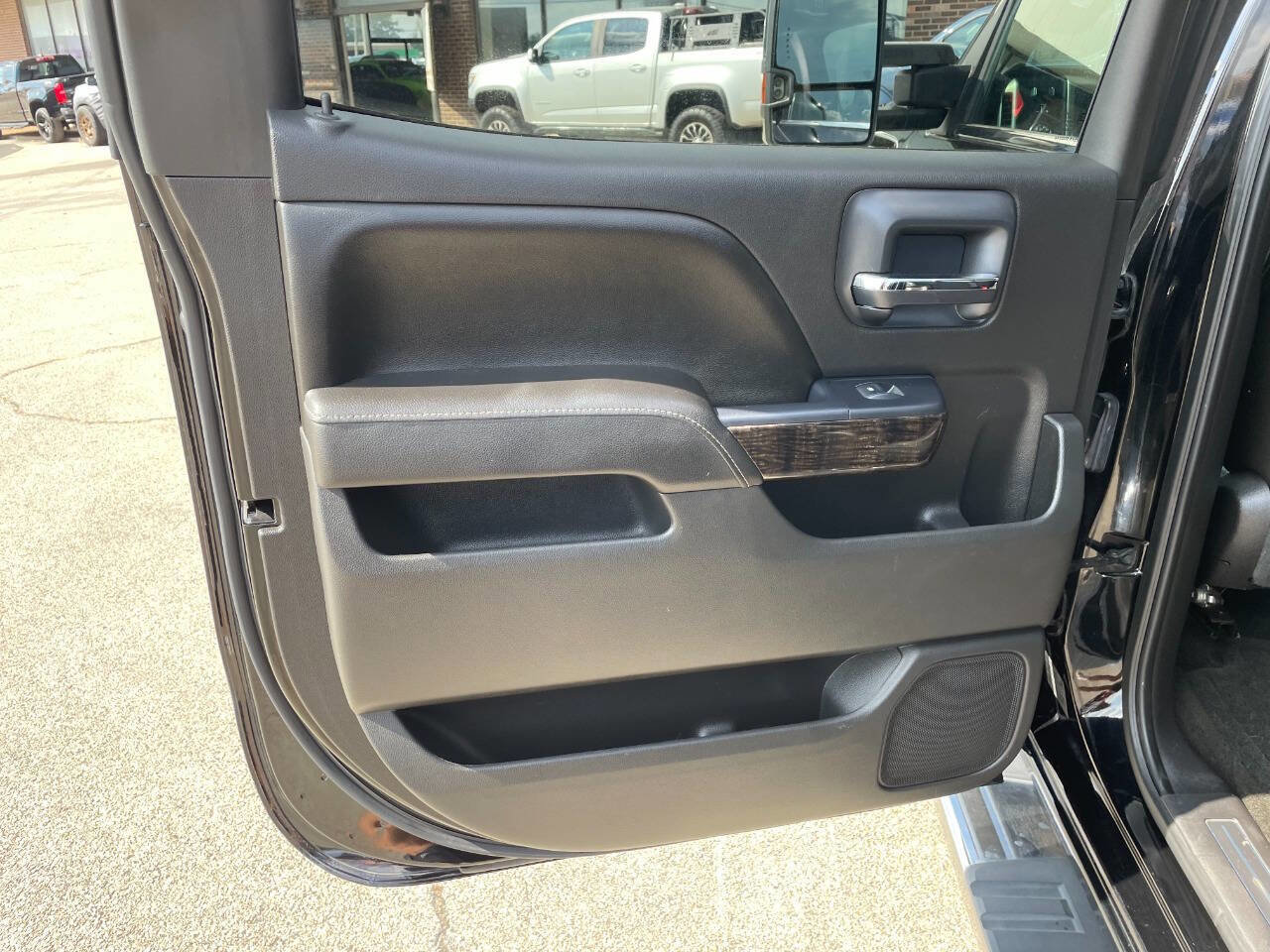 Used 2015 GMC Sierra 3500 Denali w/ Duramax Plus Package image 21