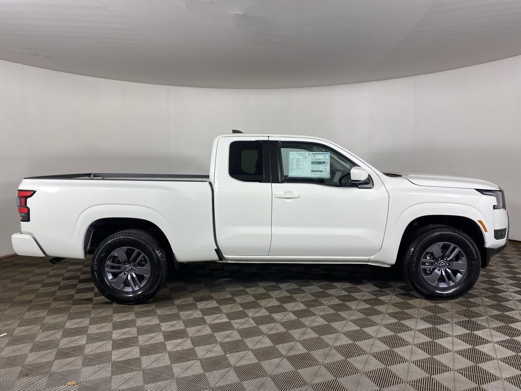 Used 2025 Nissan Frontier SV image 9