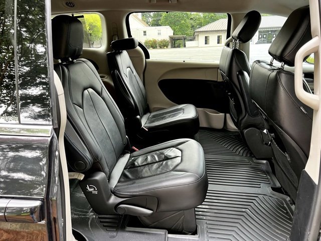 Used 2021 Chrysler Pacifica Touring-L image 22