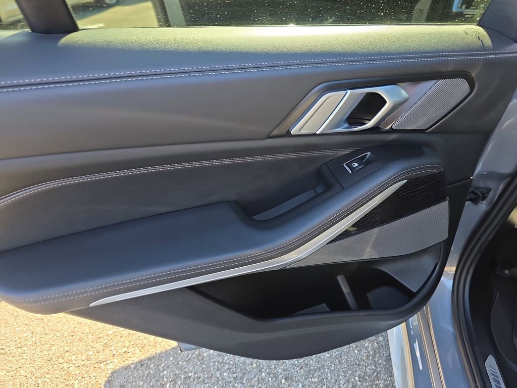 Used 2025 BMW X5 xDrive40i w/ M Sport Package image 17