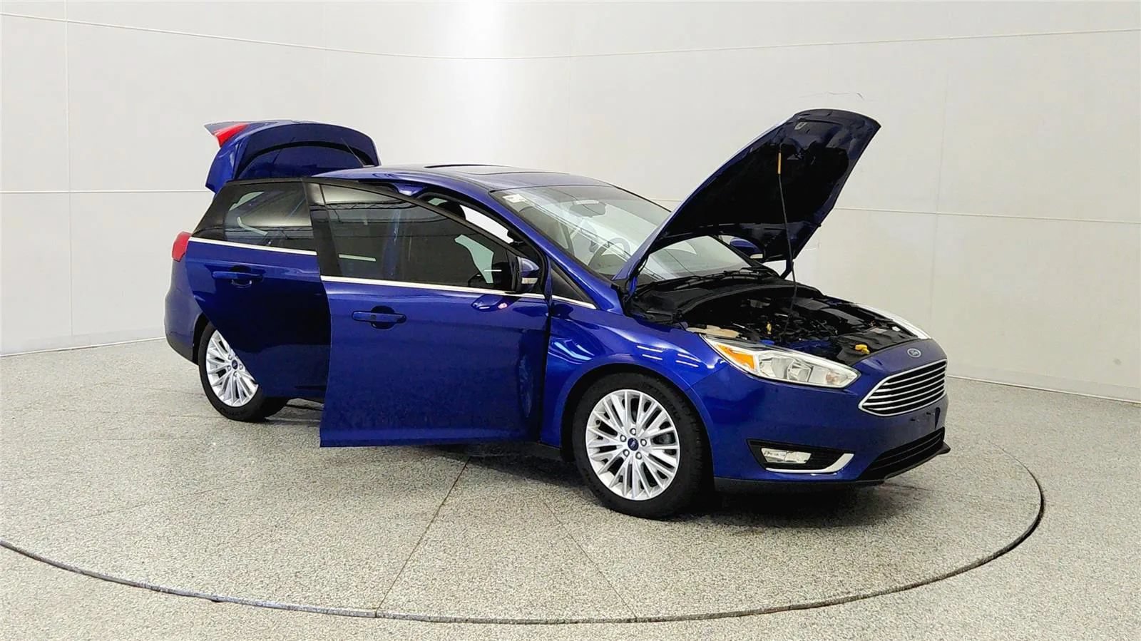 Used 2015 Ford Focus Titanium FWD image 9