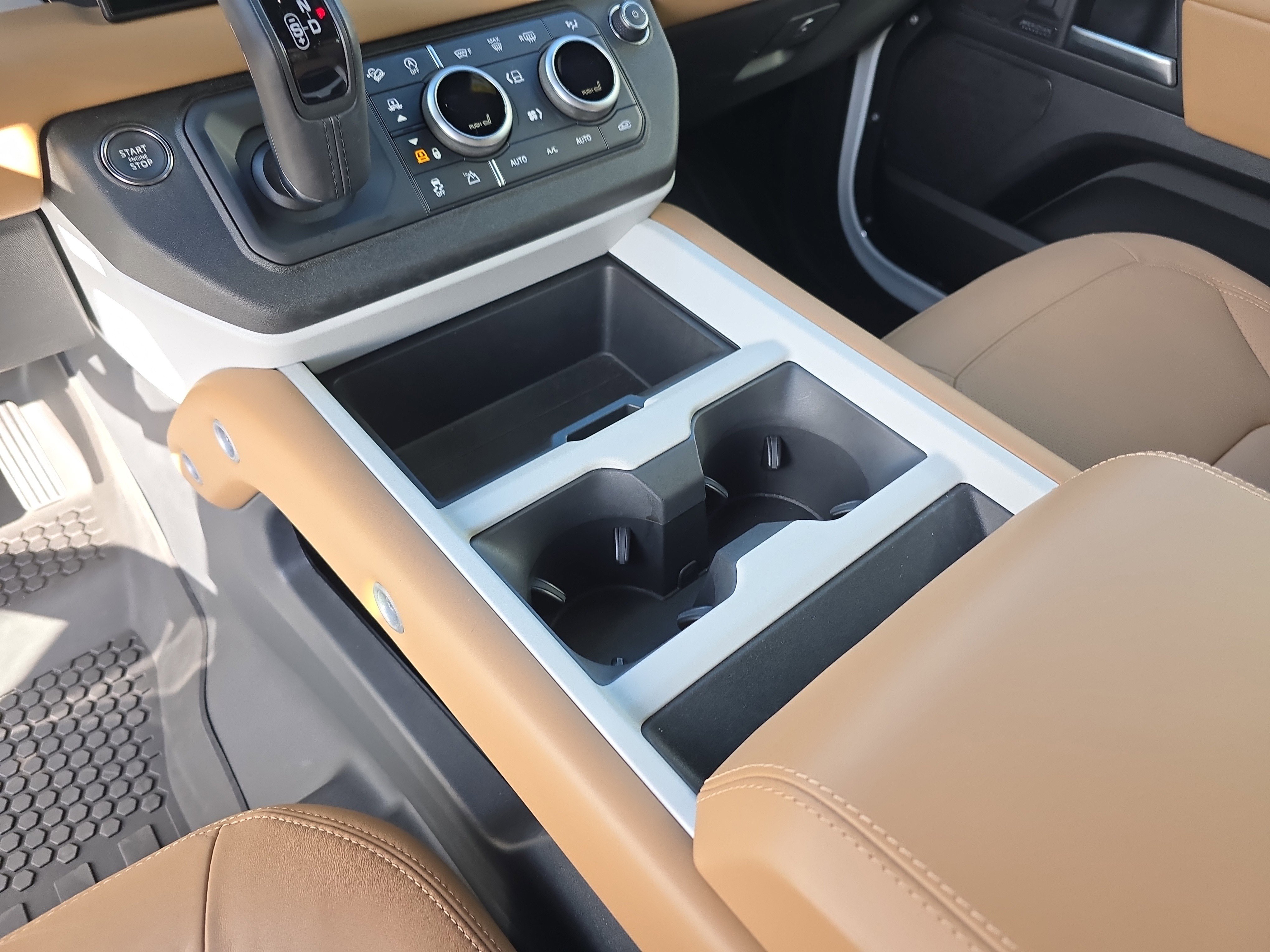 Used 2025 Land Rover Defender 110 X-Dynamic SE image 30