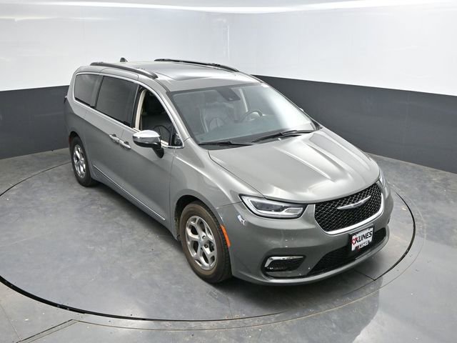 Used 2023 Chrysler Pacifica Limited FWD image 28