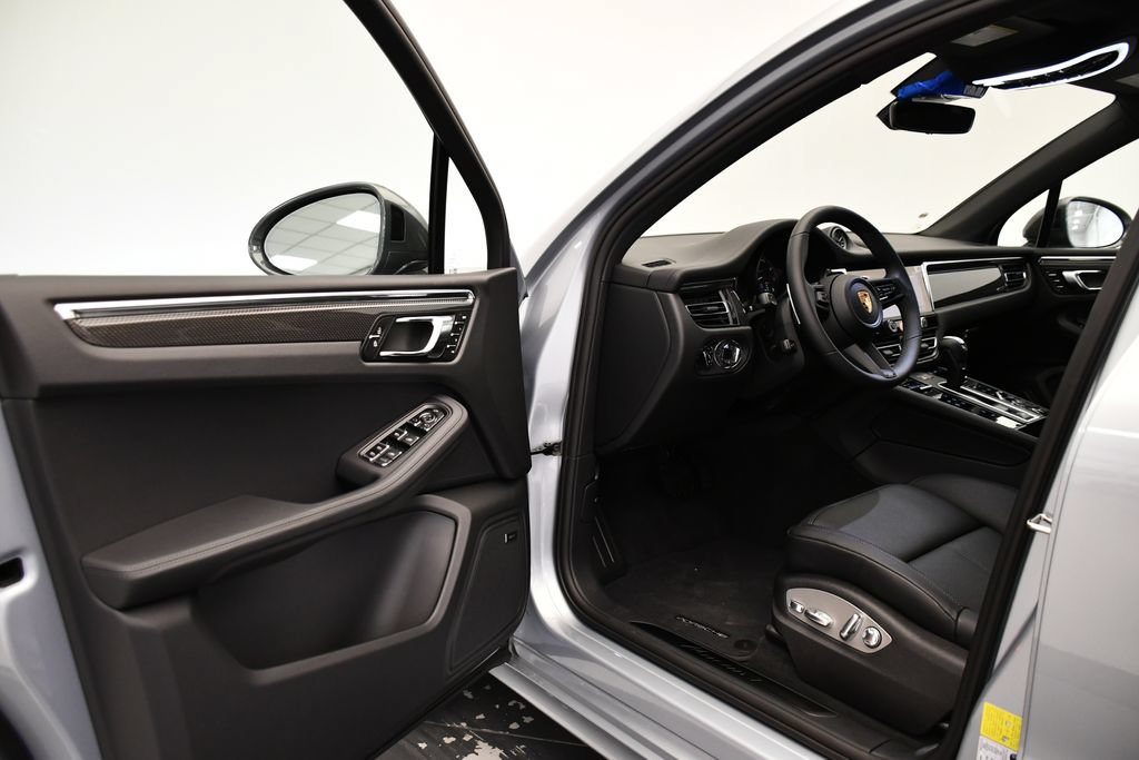 Certified 2026 Porsche Macan Turbo AWD/4WD image 39
