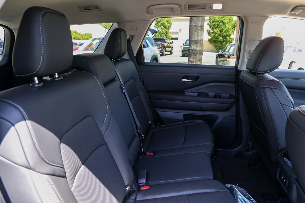 New 2026 Nissan Pathfinder SL FWD image 18