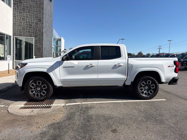 Used 2025 Chevrolet Colorado Z71 AWD/4WD image 3
