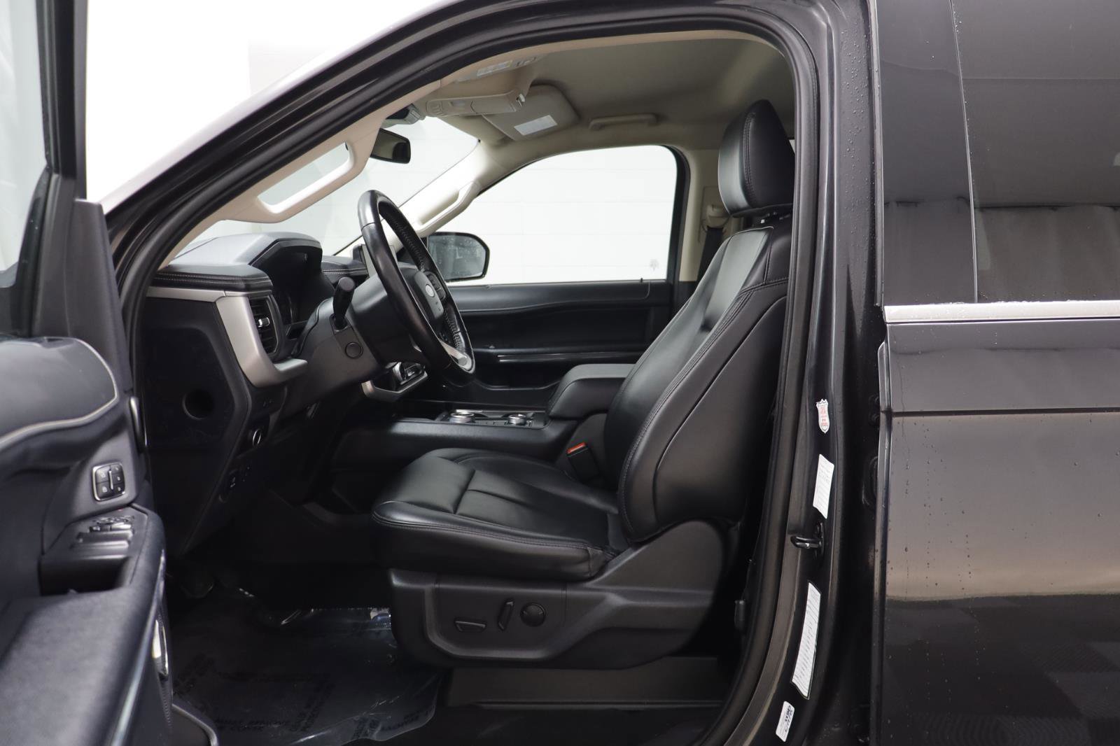 Used 2024 Ford Expedition Max XLT image 5