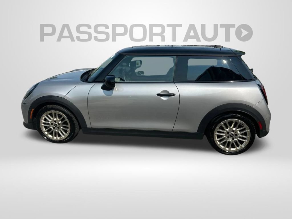 Used 2025 MINI Cooper 2-Door Hardtop FWD image 9