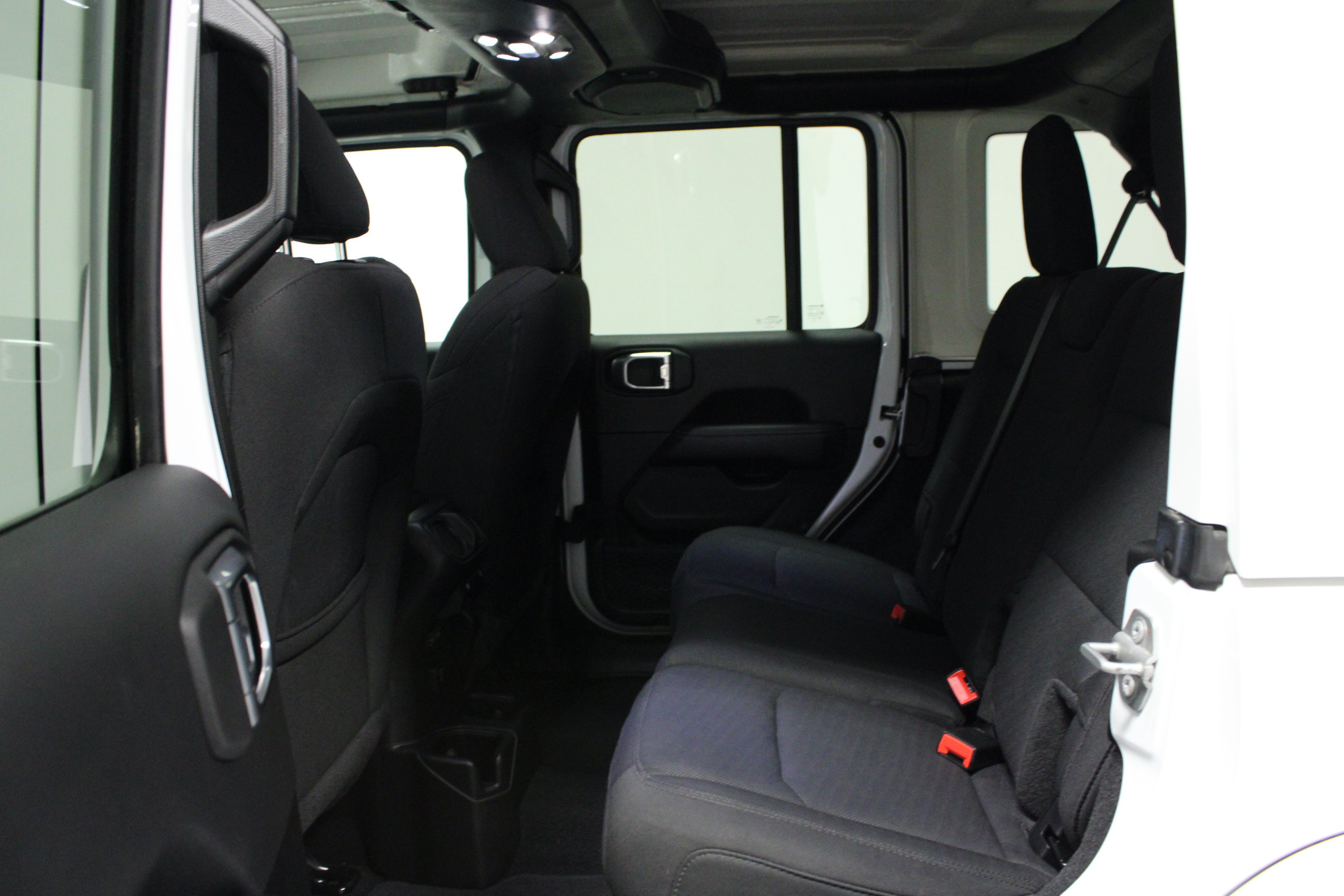 Used 2023 Jeep Wrangler Unlimited Sahara AWD/4WD image 13