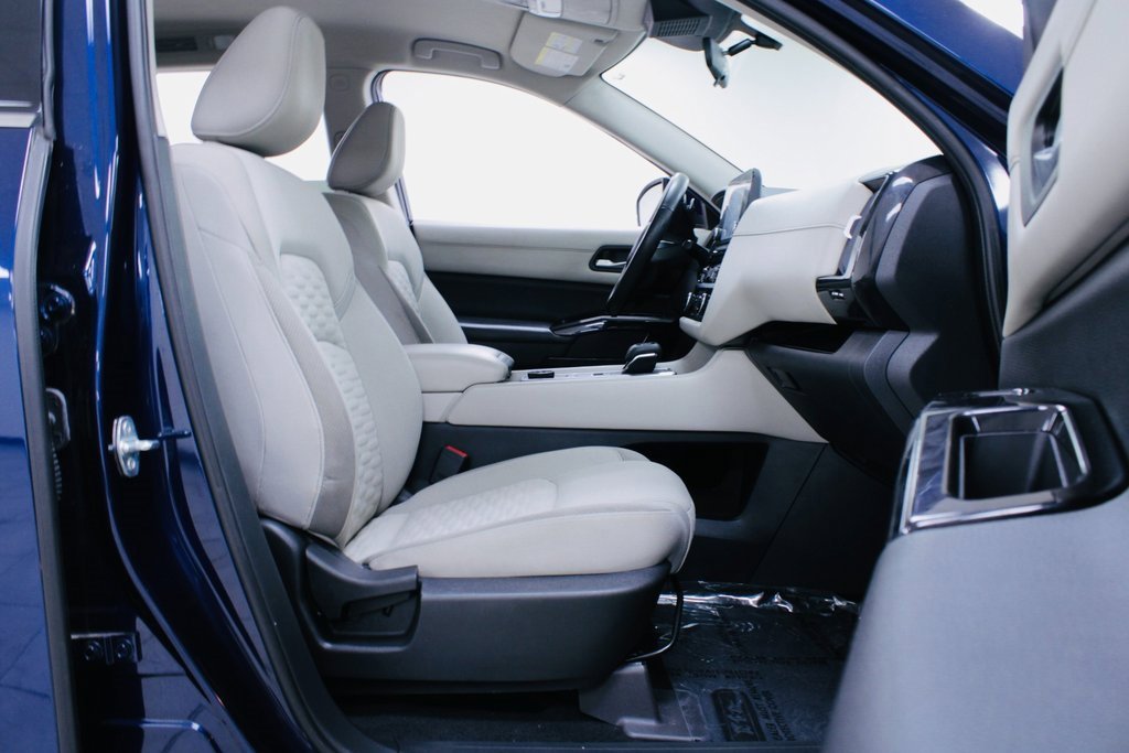 Used 2022 Nissan Pathfinder SV image 28