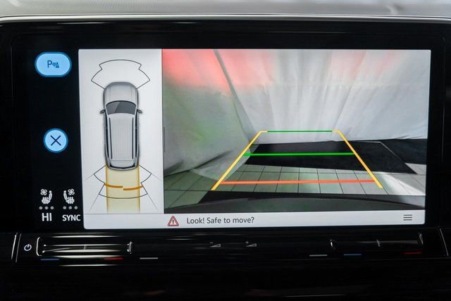 Used 2025 Volkswagen Atlas Peak Edition SE image 43