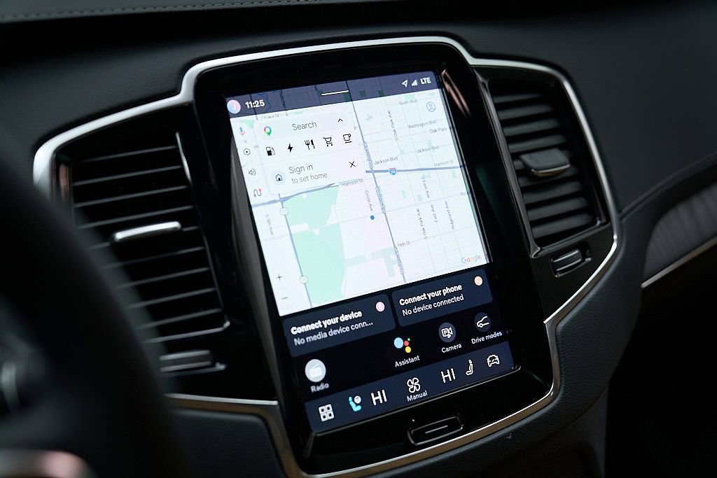 Certified 2024 Volvo XC90 T8 Ultimate AWD/4WD image 17