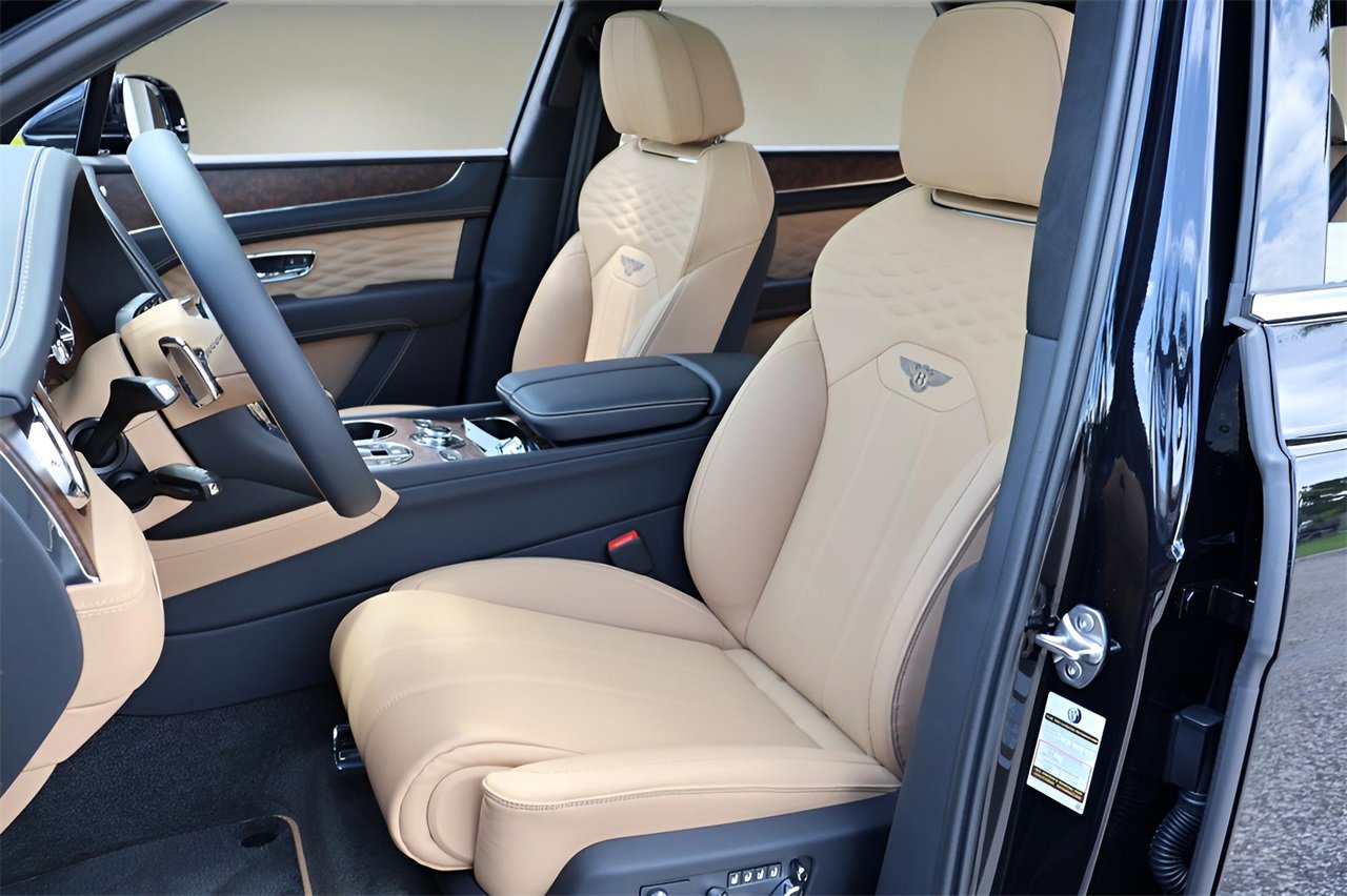New 2025 Bentley Bentayga image 17