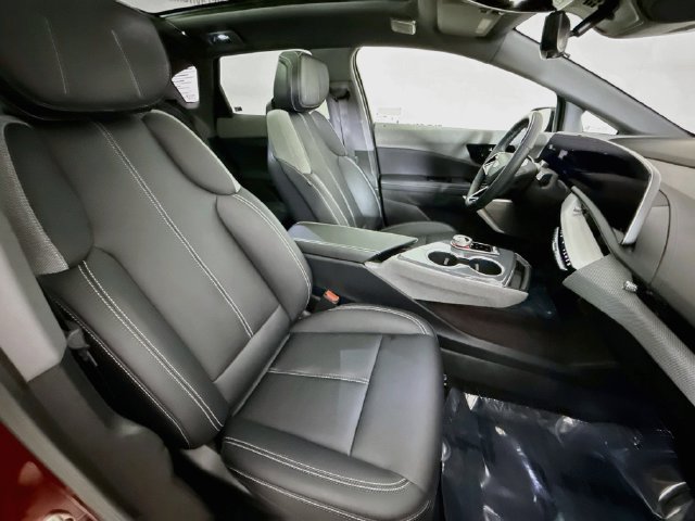 Used 2025 Cadillac Optiq Luxury 1 AWD/4WD image 29