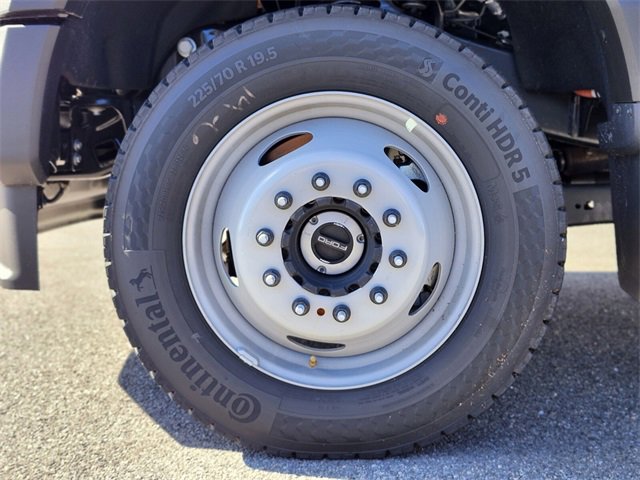 New 2025 Ford F550 4x4 Regular Cab Super Duty image 29