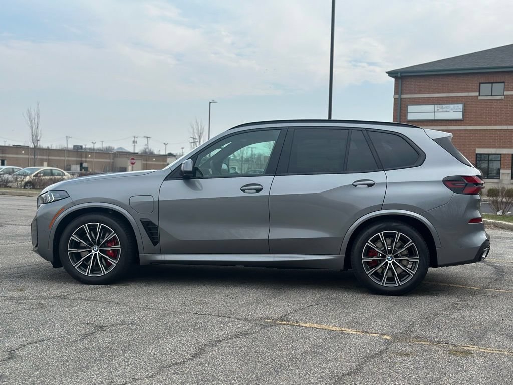 New 2026 BMW X5 xDrive50e w/ M Sport Package AWD/4WD image 4