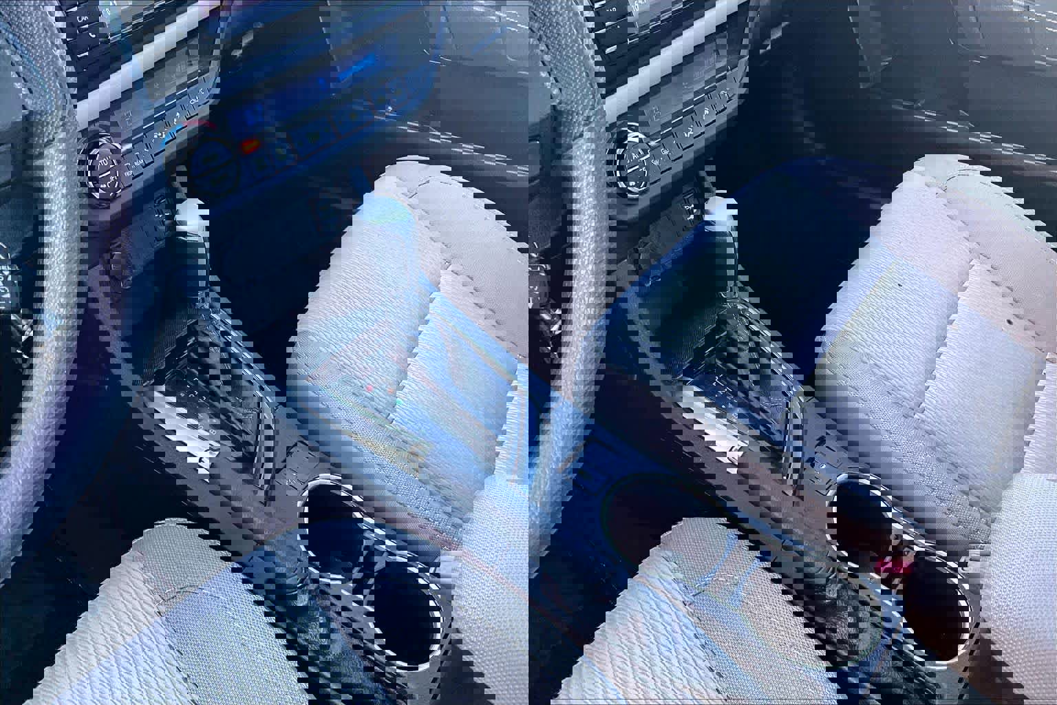 Used 2016 Toyota Corolla LE image 17