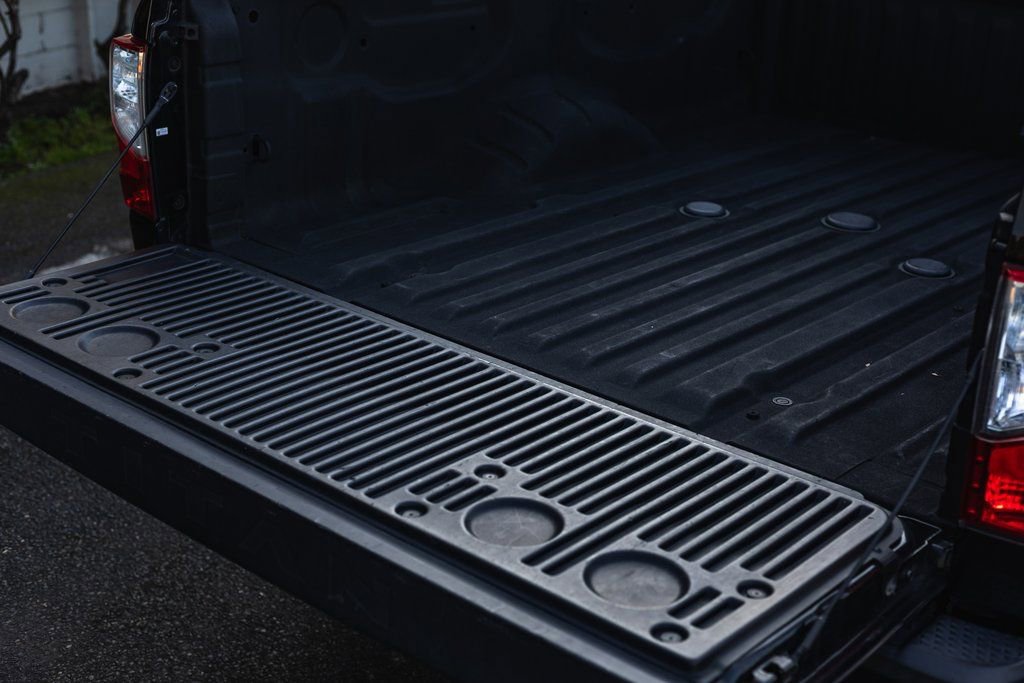 Used 2018 Nissan Titan PRO-4X AWD/4WD image 10