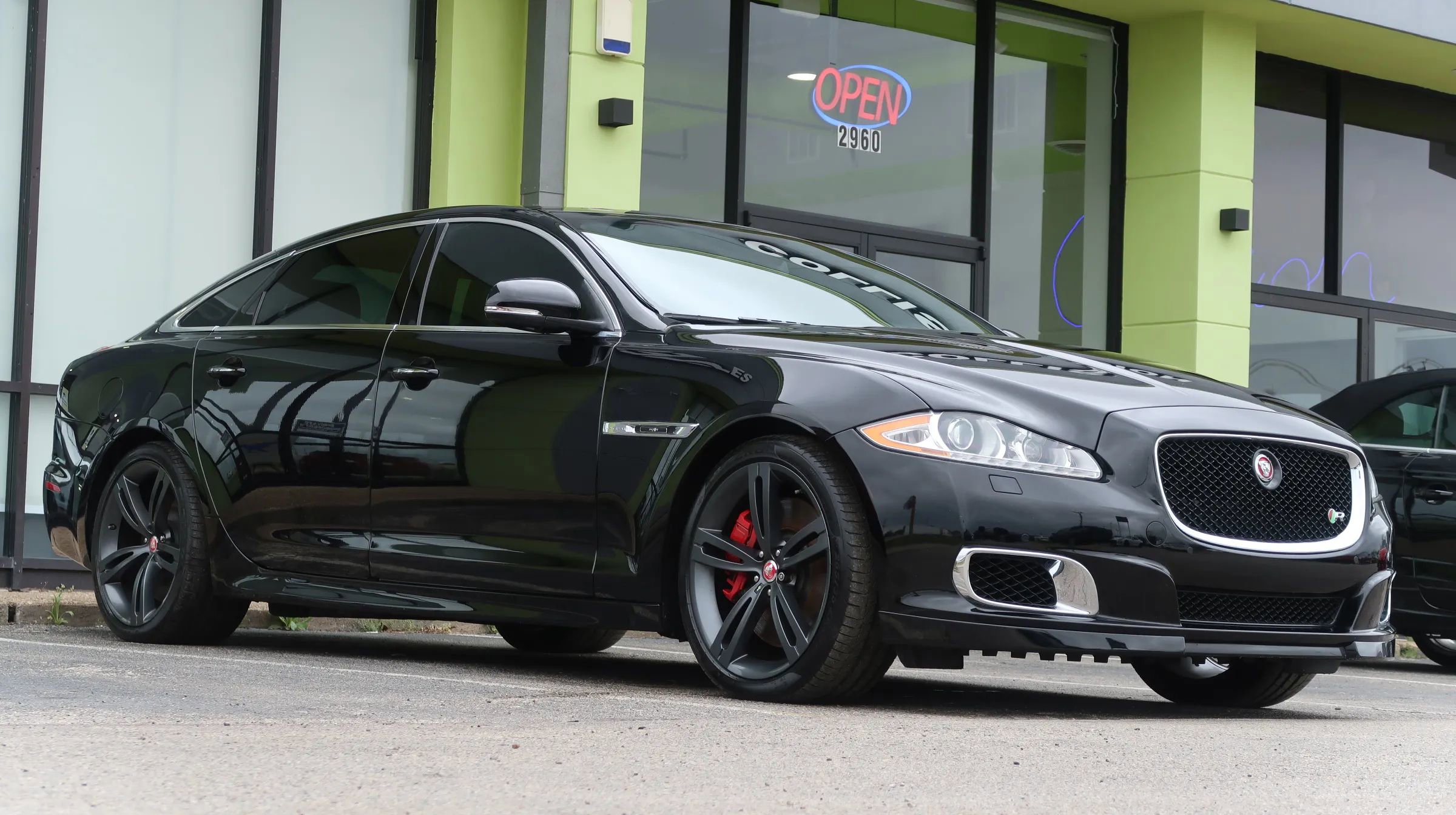 Used 2014 Jaguar XJ R LWB image 5