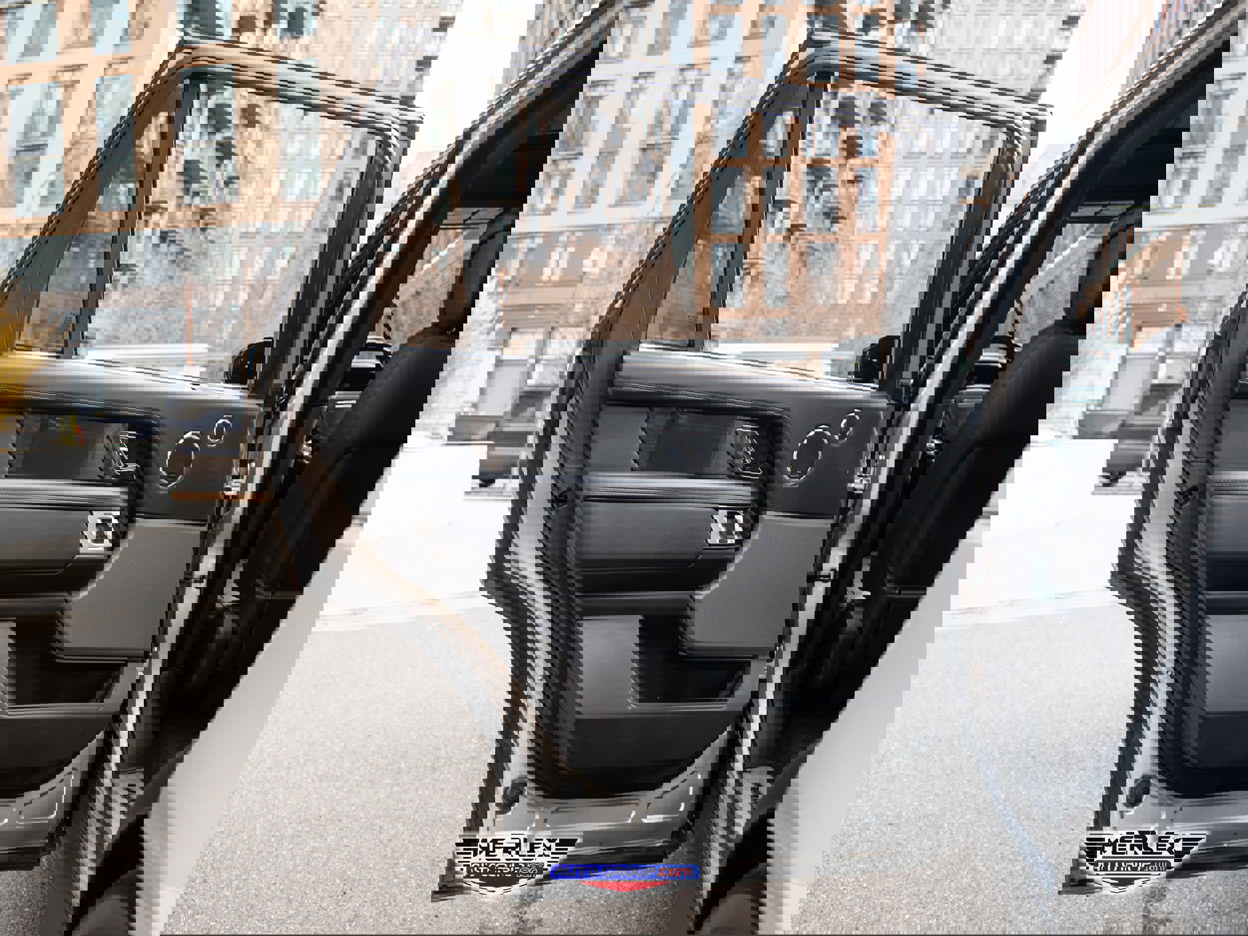 Used 2018 Land Rover Range Rover Long Wheelbase Supercharged image 46