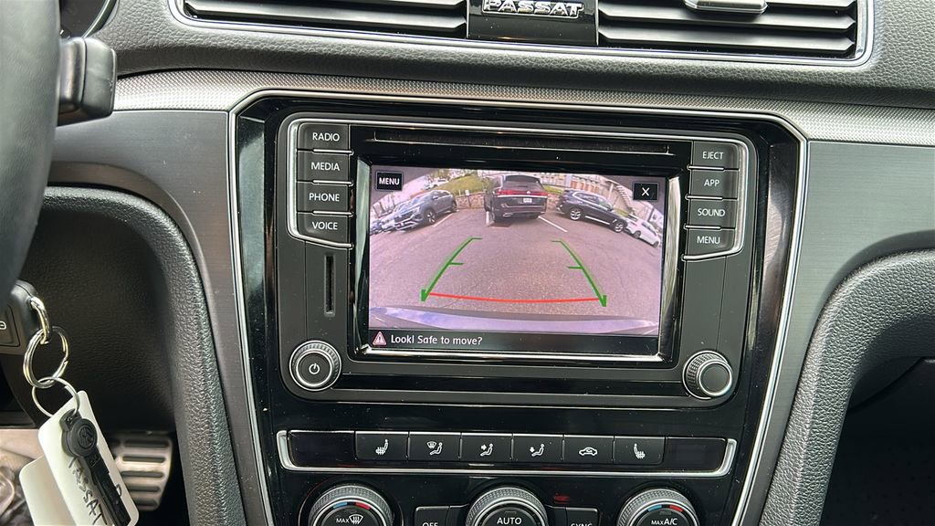 Used 2018 Volkswagen Passat 2.0T R-Line FWD image 17
