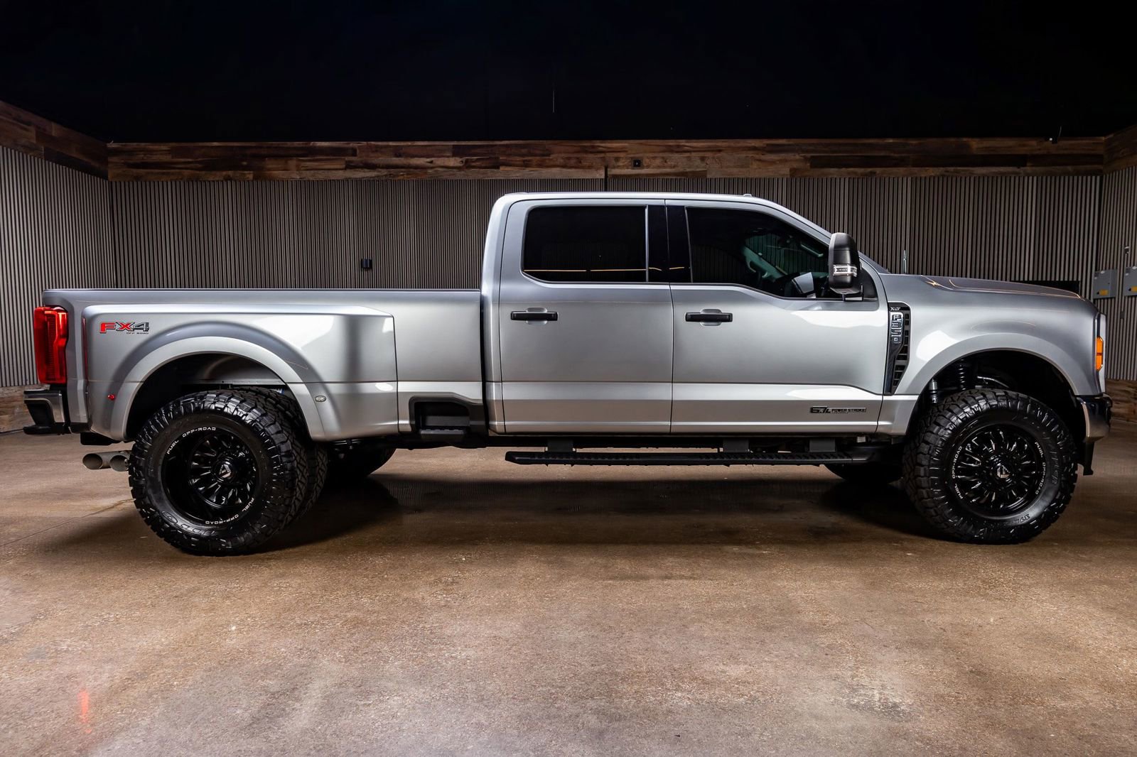 Used 2023 Ford F350 XLT w/ FX4 Off-Road Package image 11