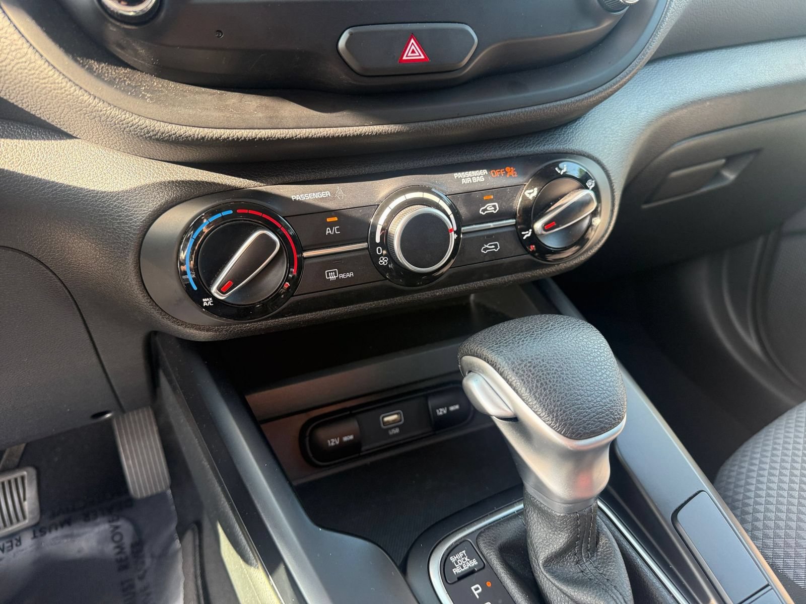 Used 2025 Kia Soul LX w/ LX Technology Package FWD image 17