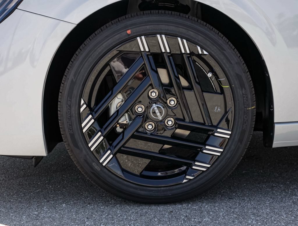 New 2026 Nissan Sentra SR w/ Floor Mat Package FWD image 11