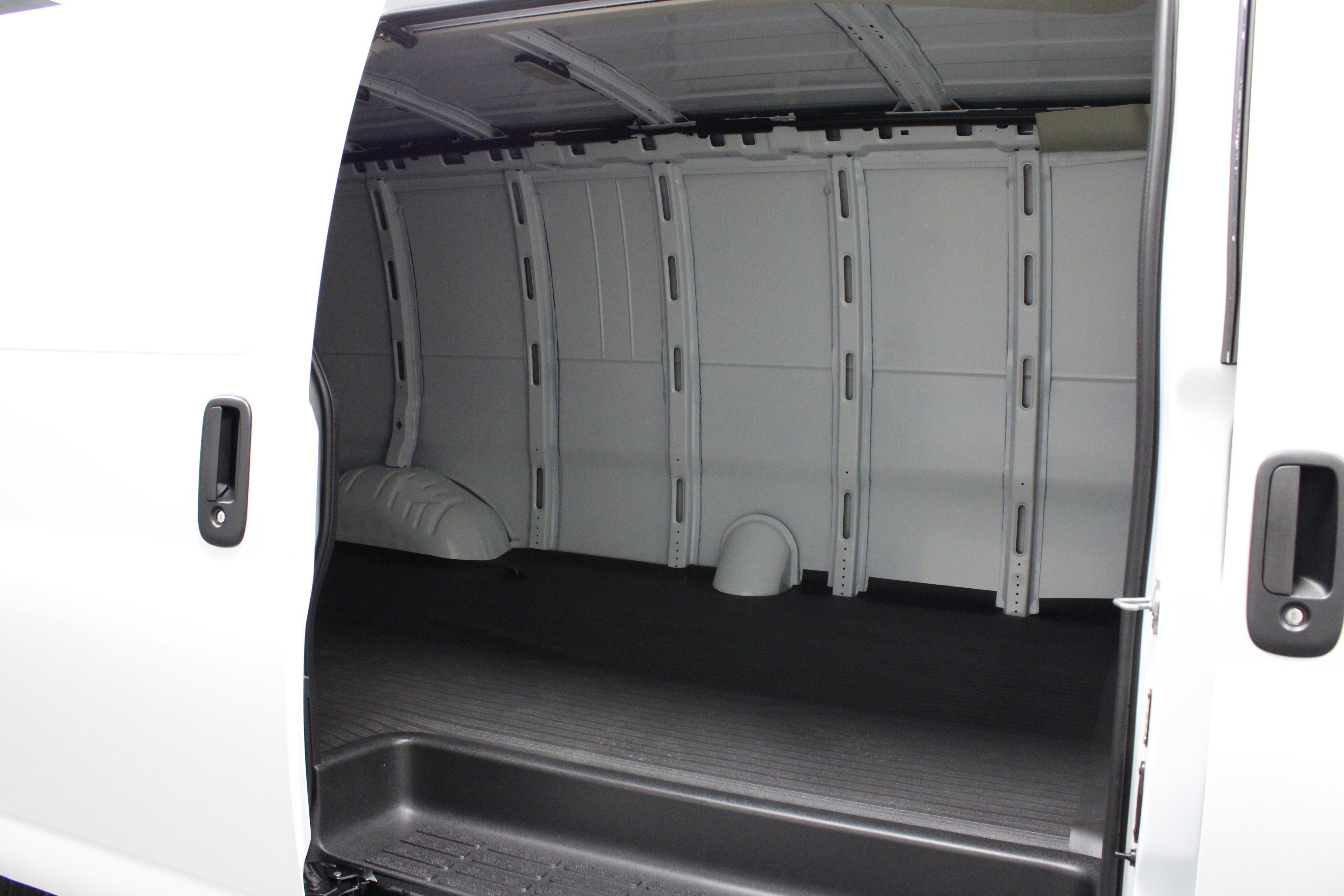 New 2026 GMC Savana 2500 Extended RWD image 14