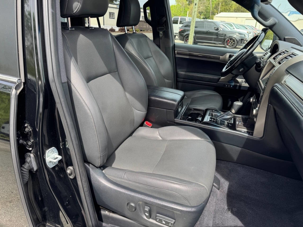 Used 2020 Lexus GX 460 Premium w/ Premium Package image 37
