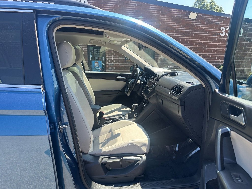 Used 2018 Volkswagen Tiguan SE w/ Panoramic Sunroof Package AWD/4WD image 19