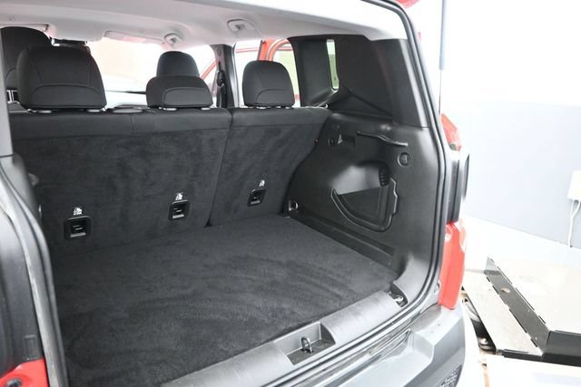 Used 2023 Jeep Renegade Latitude w/ Premium Group AWD/4WD image 17