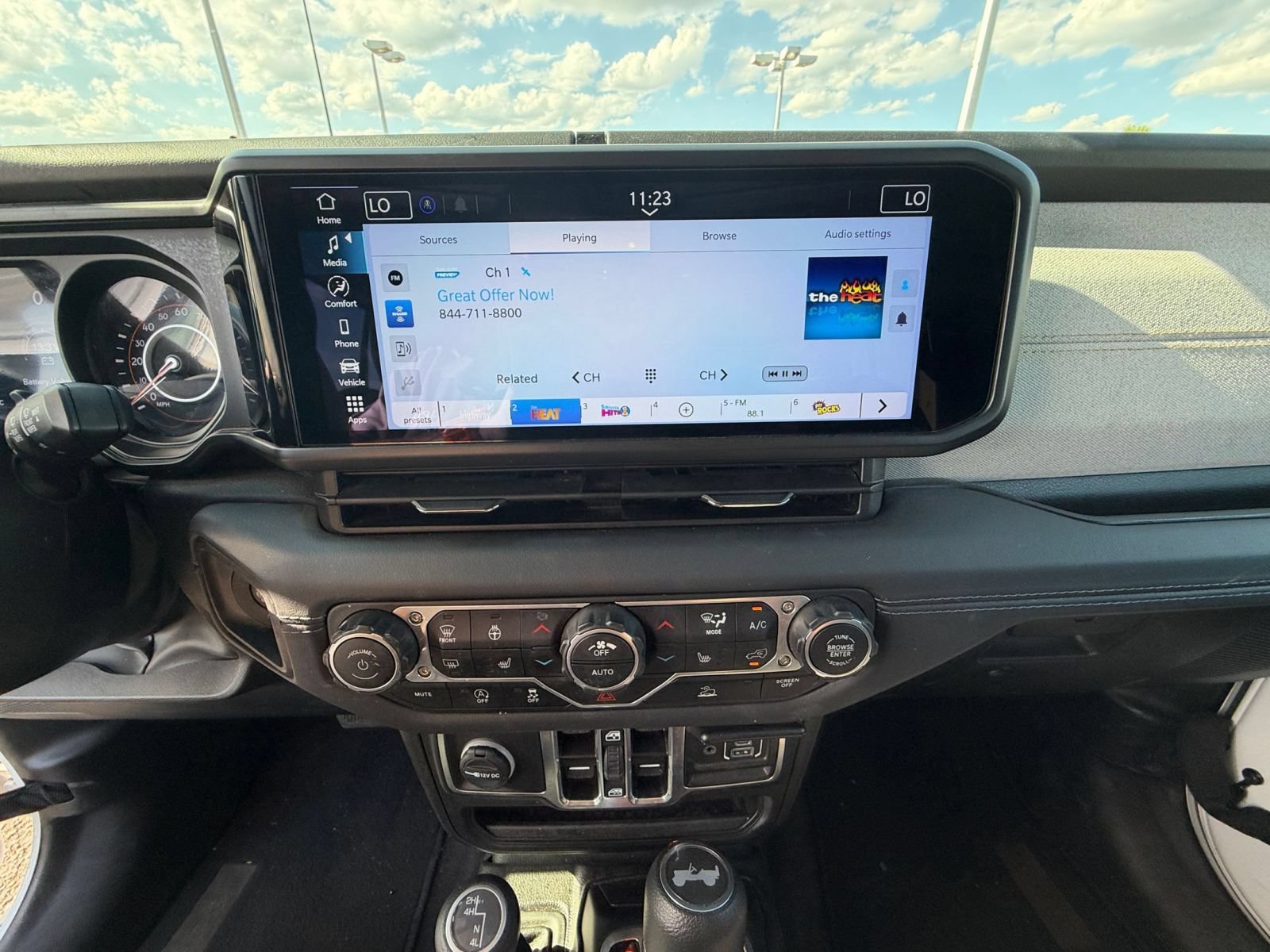 Used 2025 Jeep Wrangler Unlimited Sahara AWD/4WD image 20