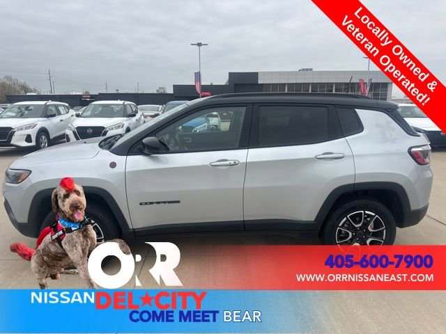 Used 2025 Jeep Compass Trailhawk image 2