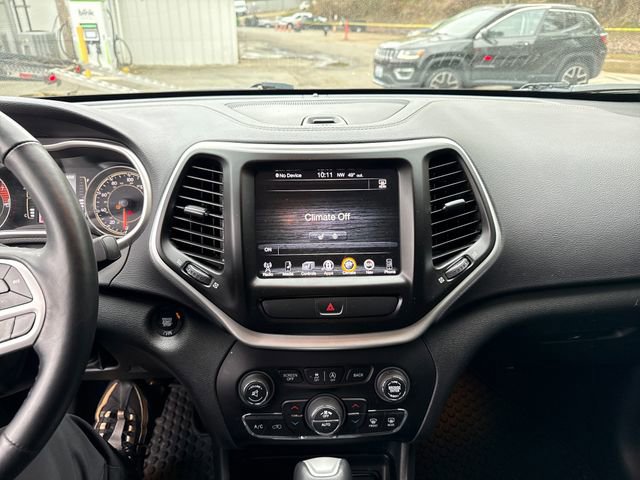 Used 2018 Jeep Cherokee Latitude Plus w/ Comfort/Convenience Group image 23