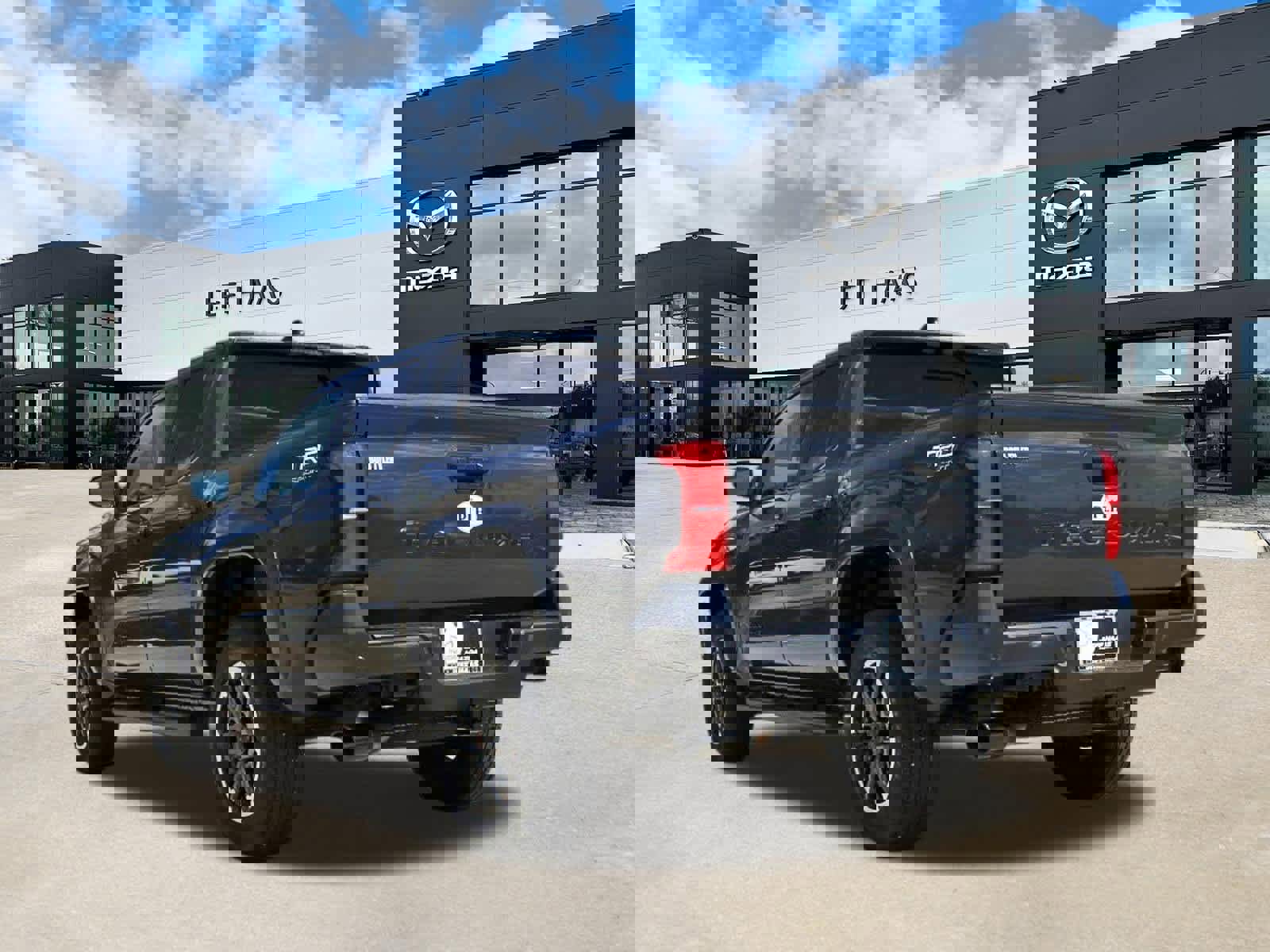 Used 2024 Toyota Tacoma TRD Sport w/ TRD Sport Upgrade Package image 2