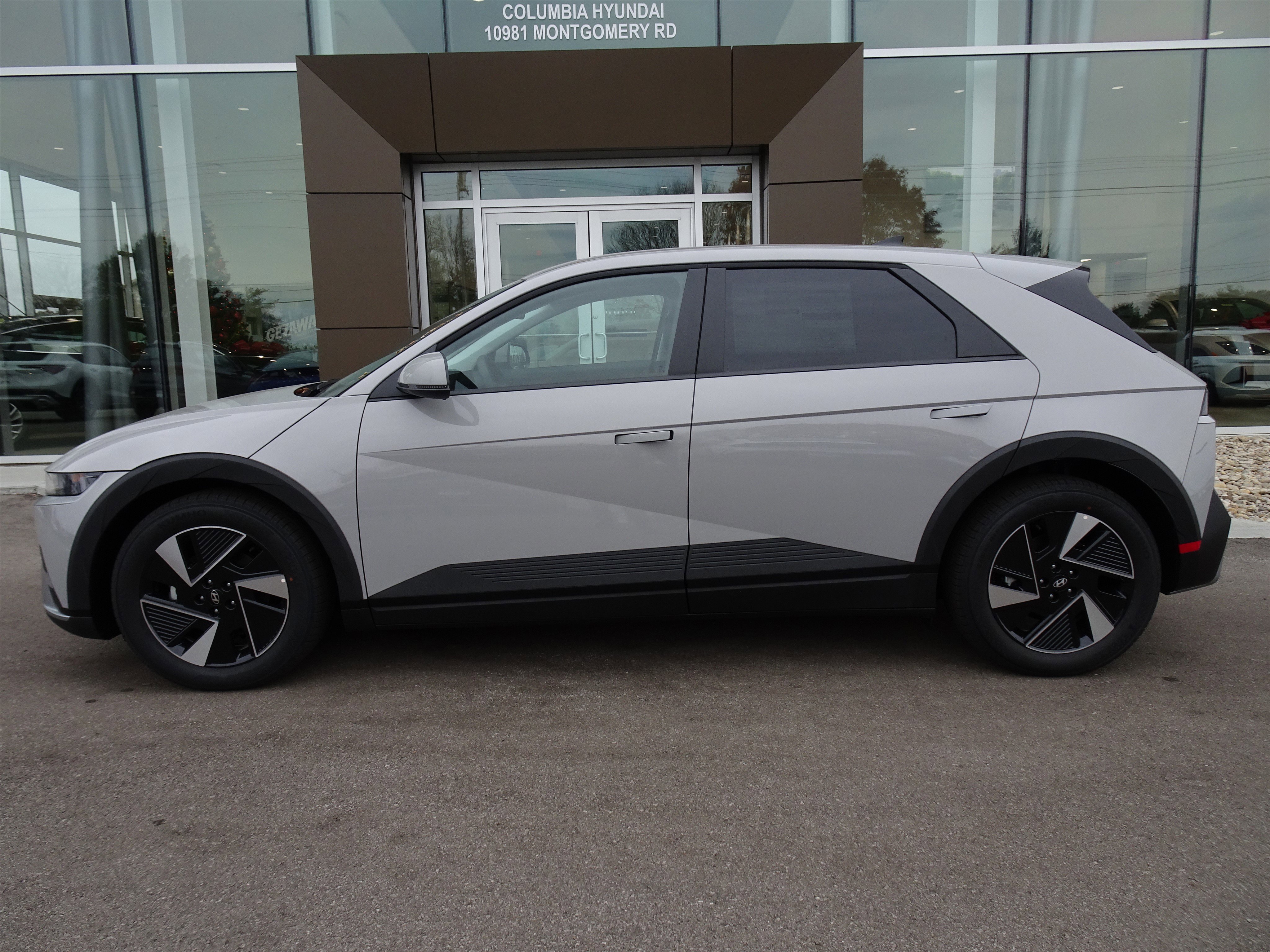 New 2026 Hyundai Ioniq 5 SEL image 2