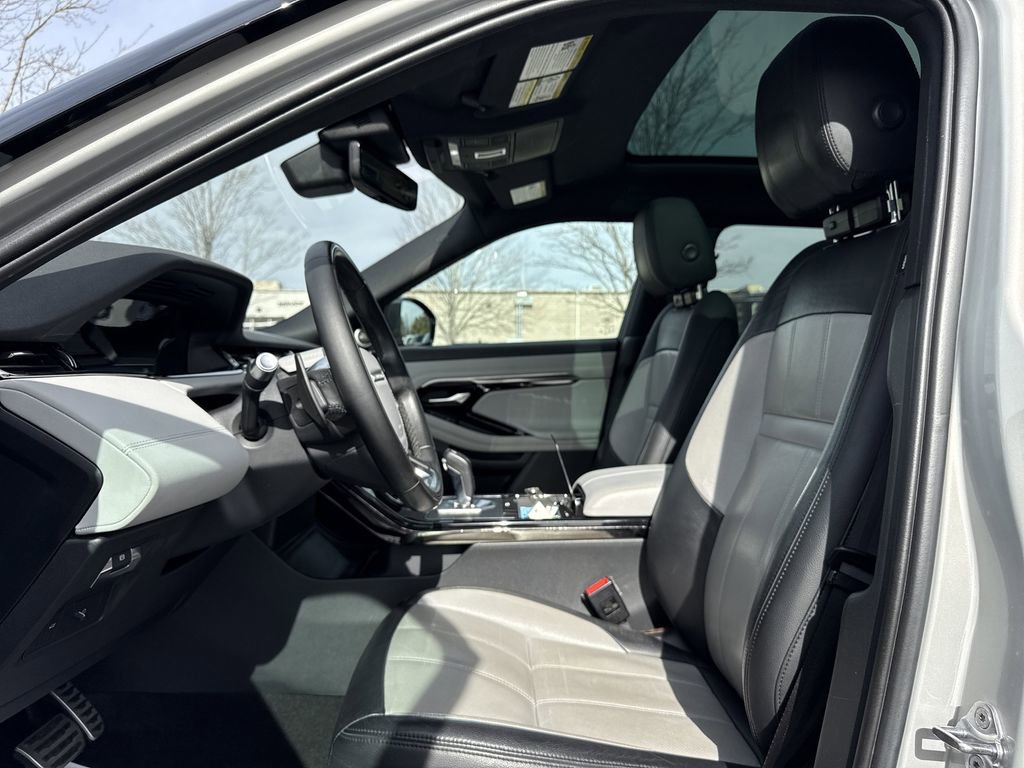 Used 2020 Land Rover Range Rover Evoque First Edition image 3