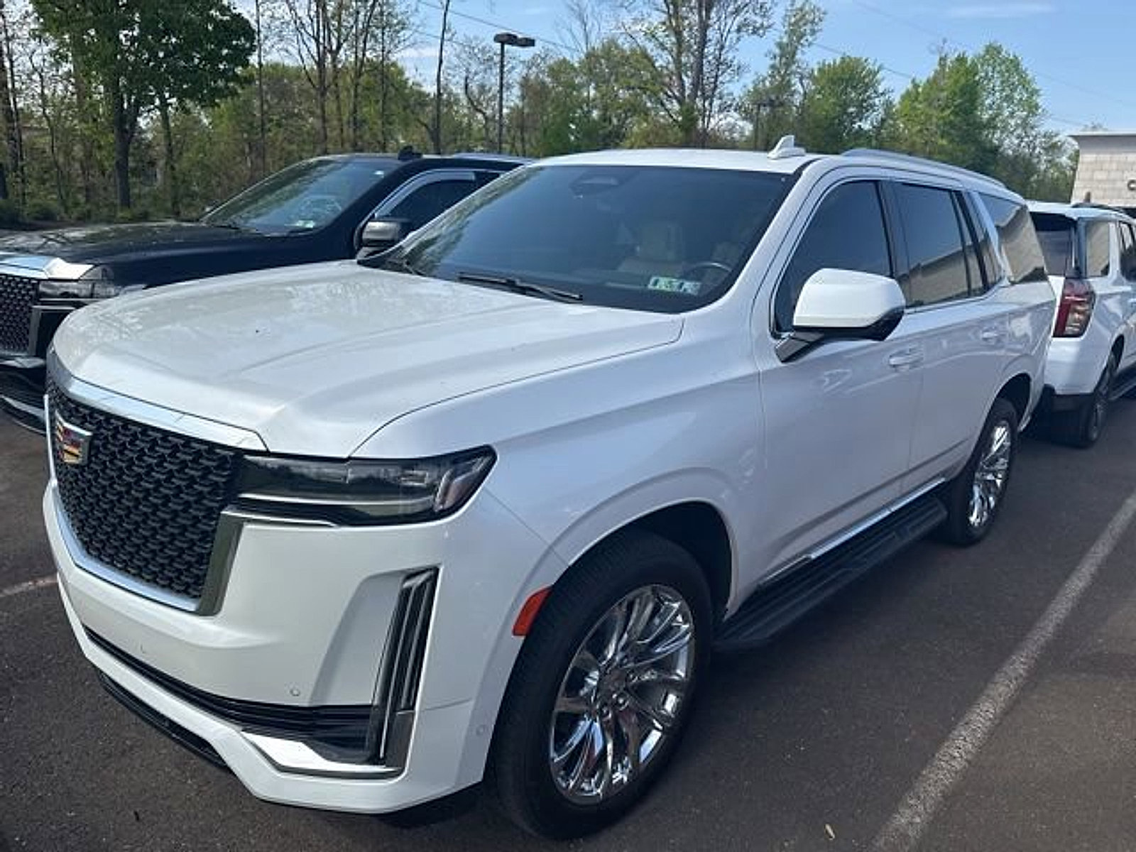 Used 2021 Cadillac Escalade Premium Luxury w/ Performance Package AWD/4WD image 4