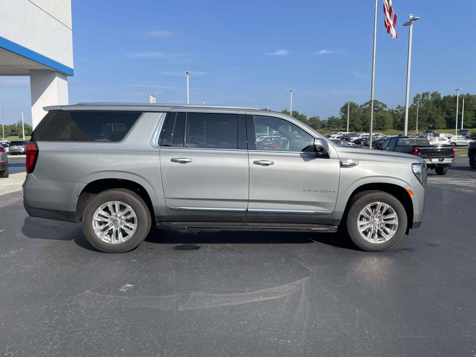 Certified 2024 GMC Yukon XL SLT w/ SLT Luxury Package AWD/4WD image 2