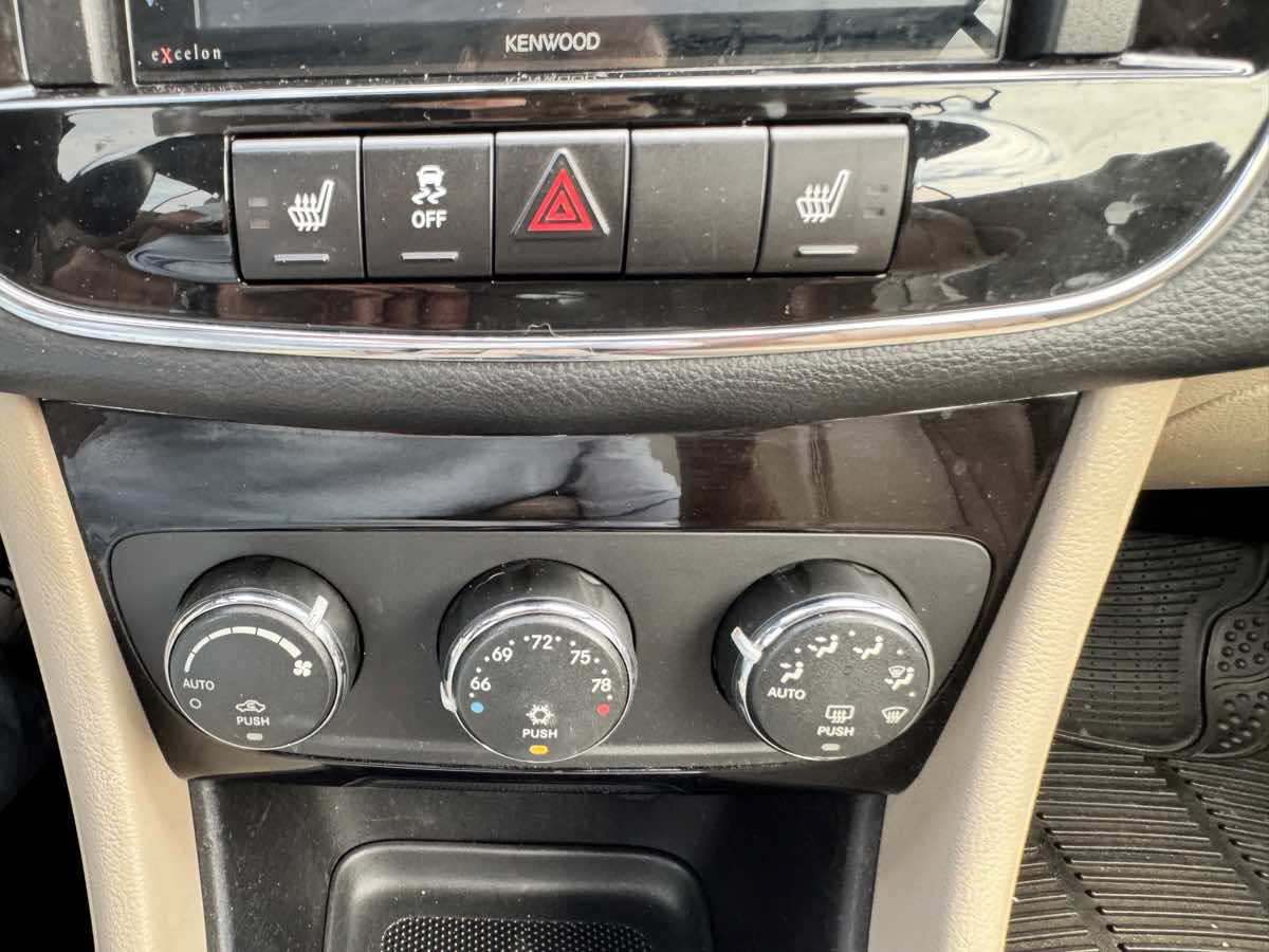 Used 2013 Chrysler 200 Limited FWD image 45