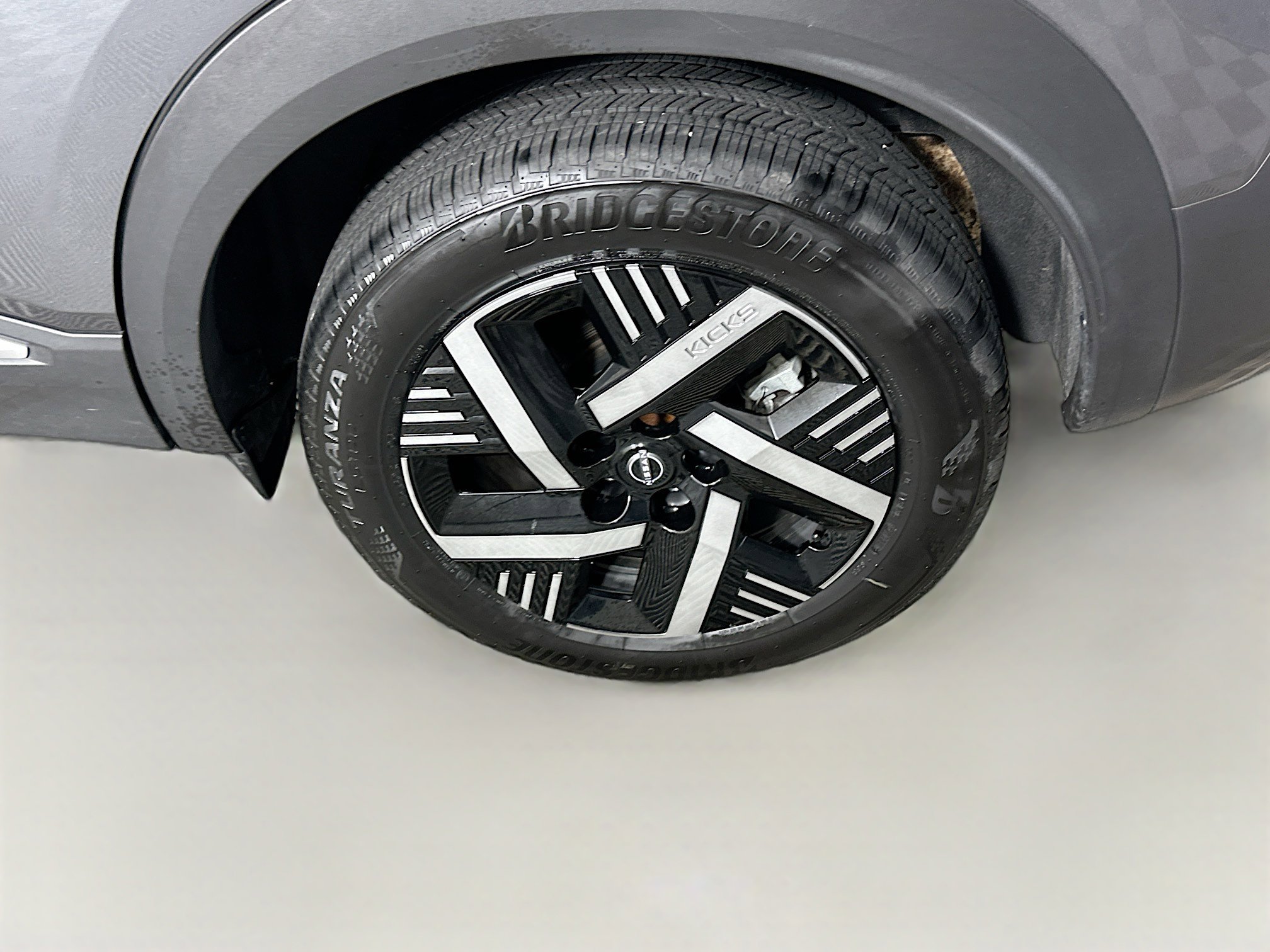 Used 2025 Nissan Kicks SV image 11