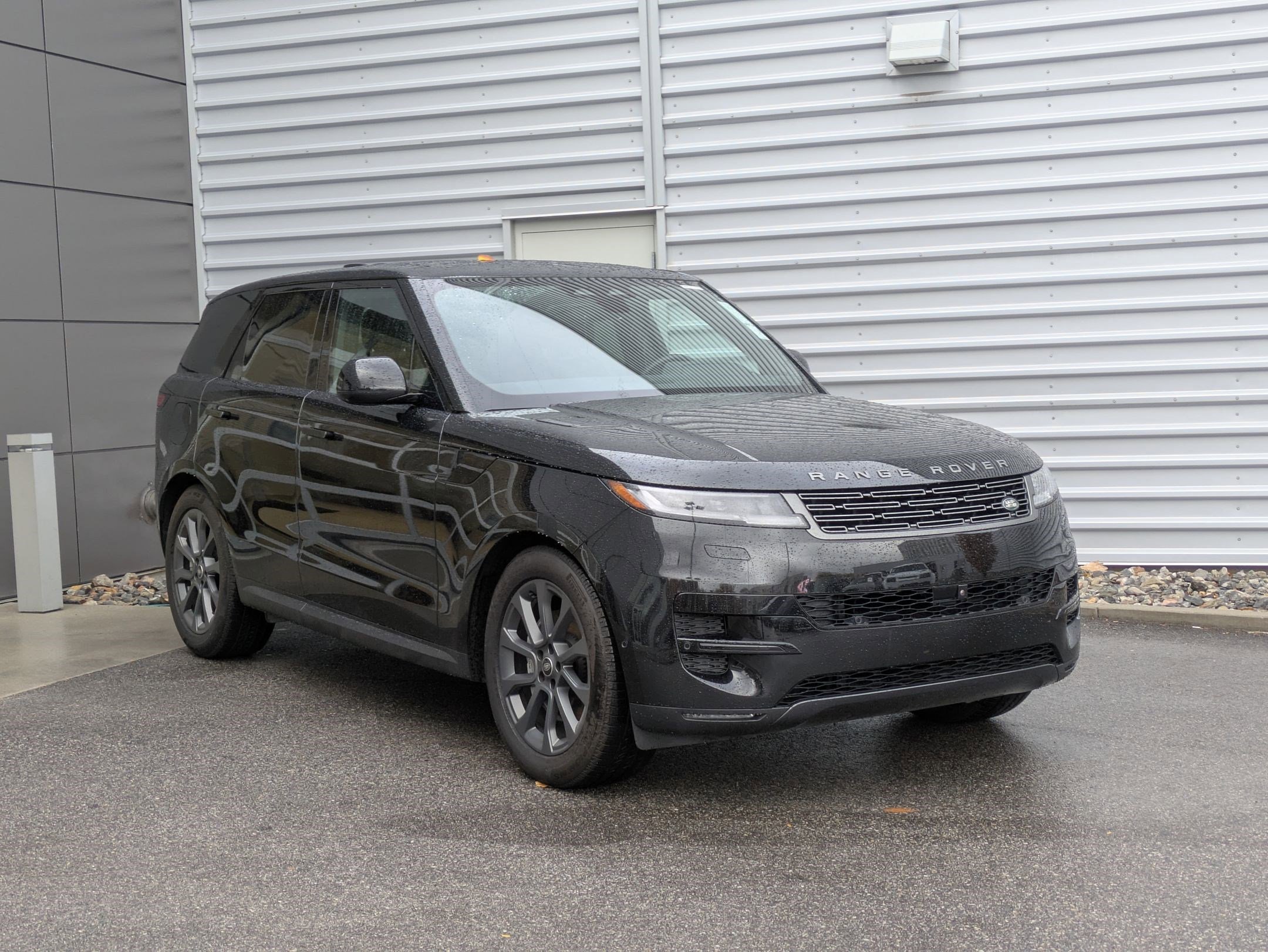 Used 2025 Land Rover Range Rover Sport image 10