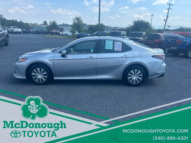 Certified 2022 Toyota Camry LE FWD image 3