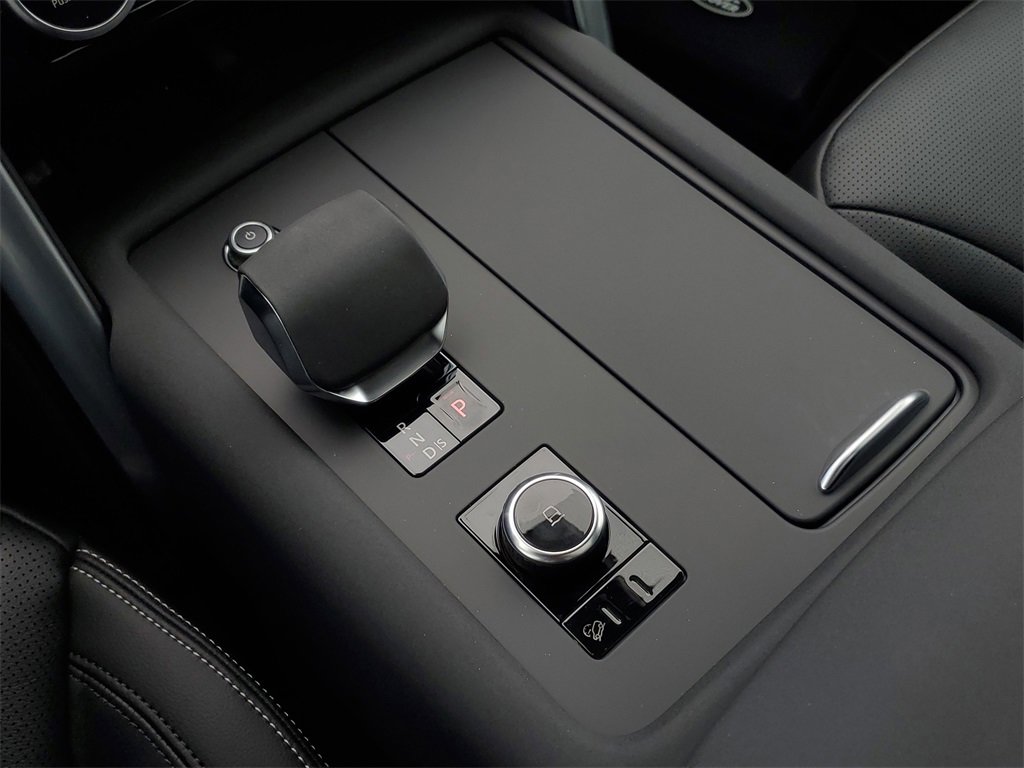 New 2025 Land Rover Discovery Dynamic SE image 28