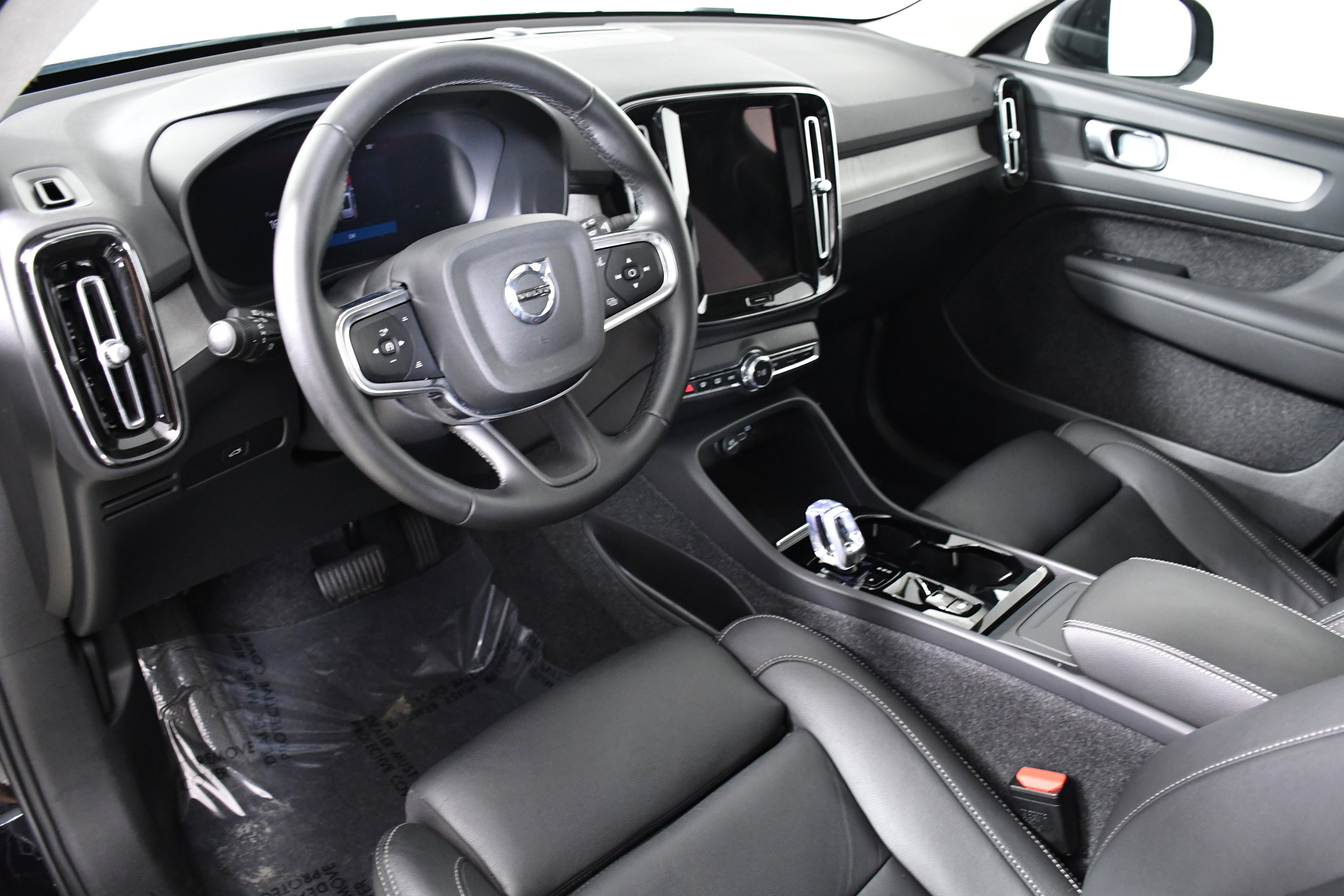 Used 2025 Volvo XC40 B5 Plus image 20