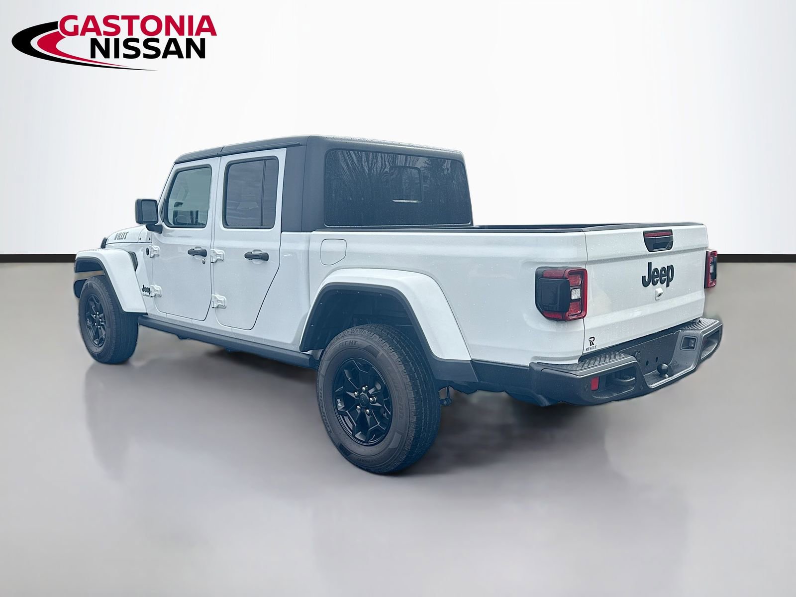 Used 2021 Jeep Gladiator Willys image 6