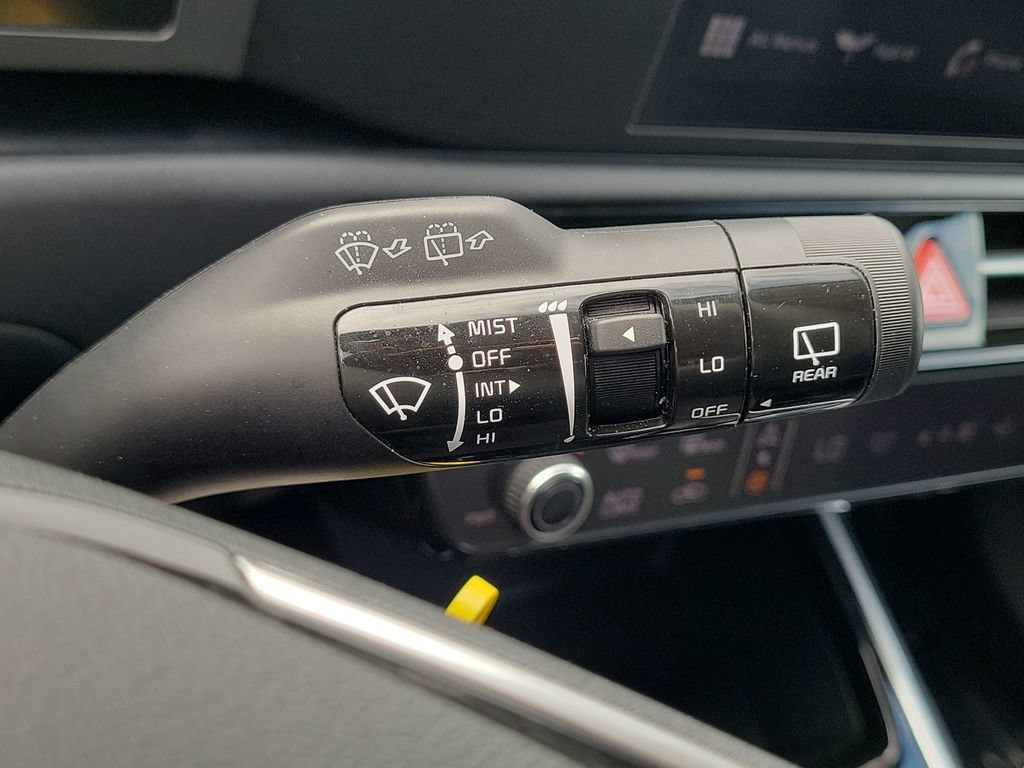 Certified 2025 Kia Niro LX FWD image 12