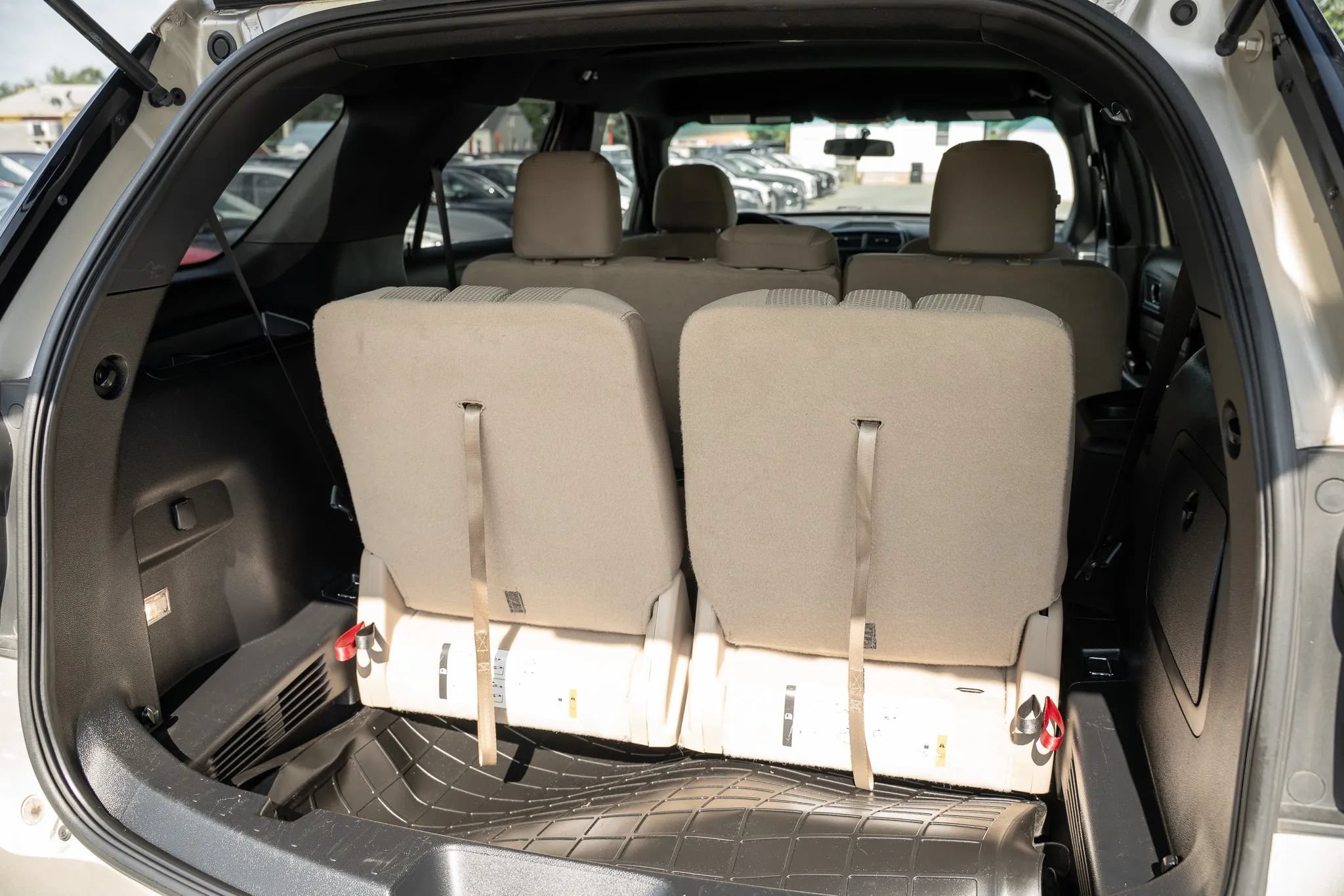 Used 2017 Ford Explorer XLT FWD image 9
