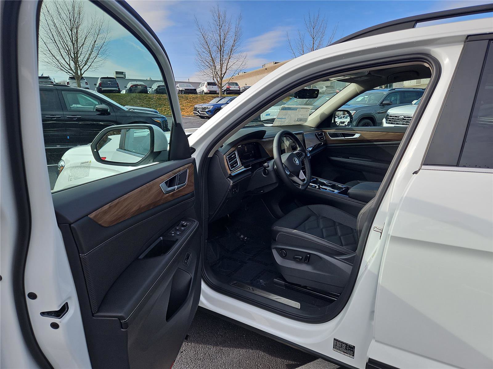 New 2026 Volkswagen Atlas SE image 11